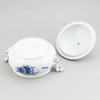 A blue and white tureen with cover, Meissen like mark, 19th century.