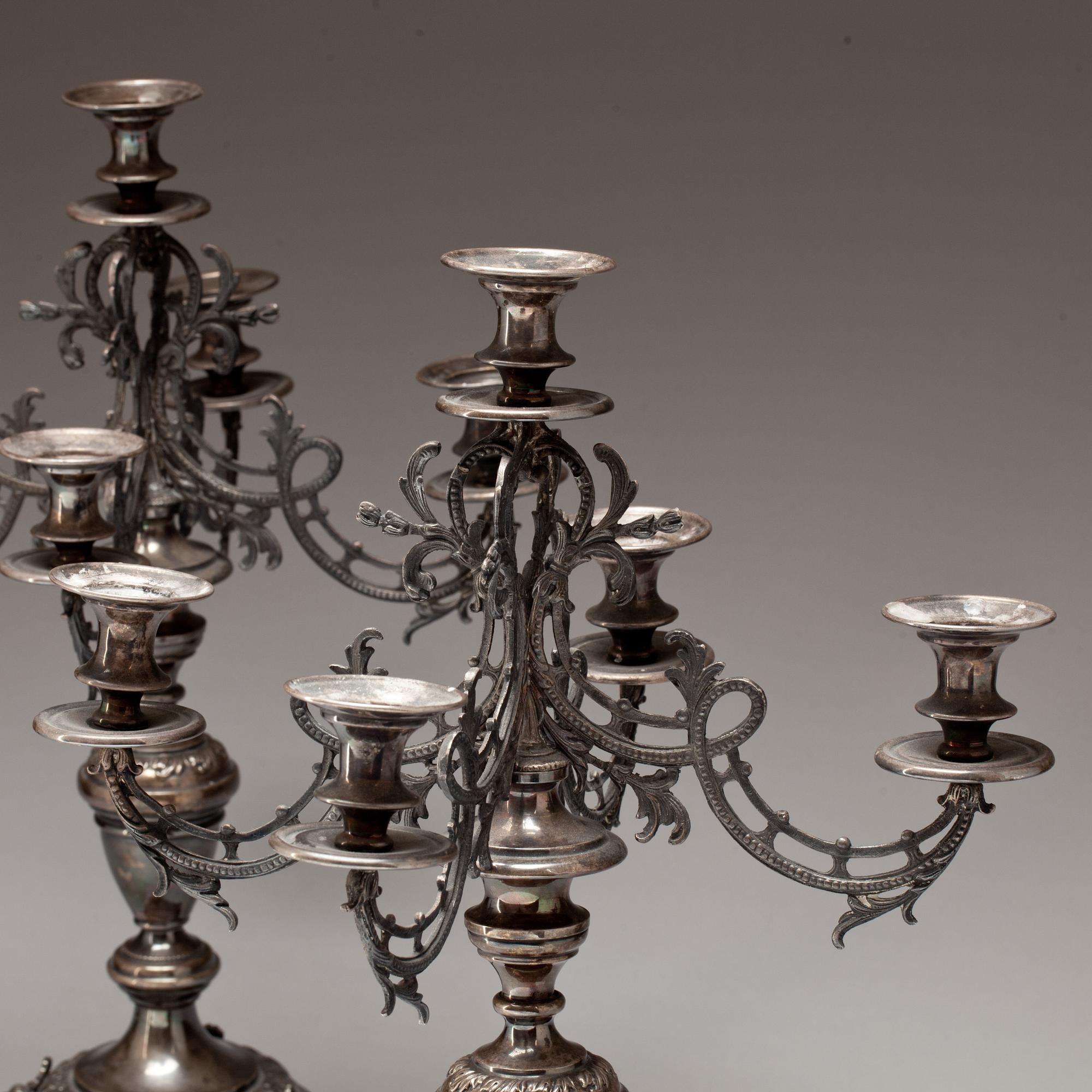 KANDELABRAR, ett par.  Nysilver mm. Nyrokokostil, 1900-tal.