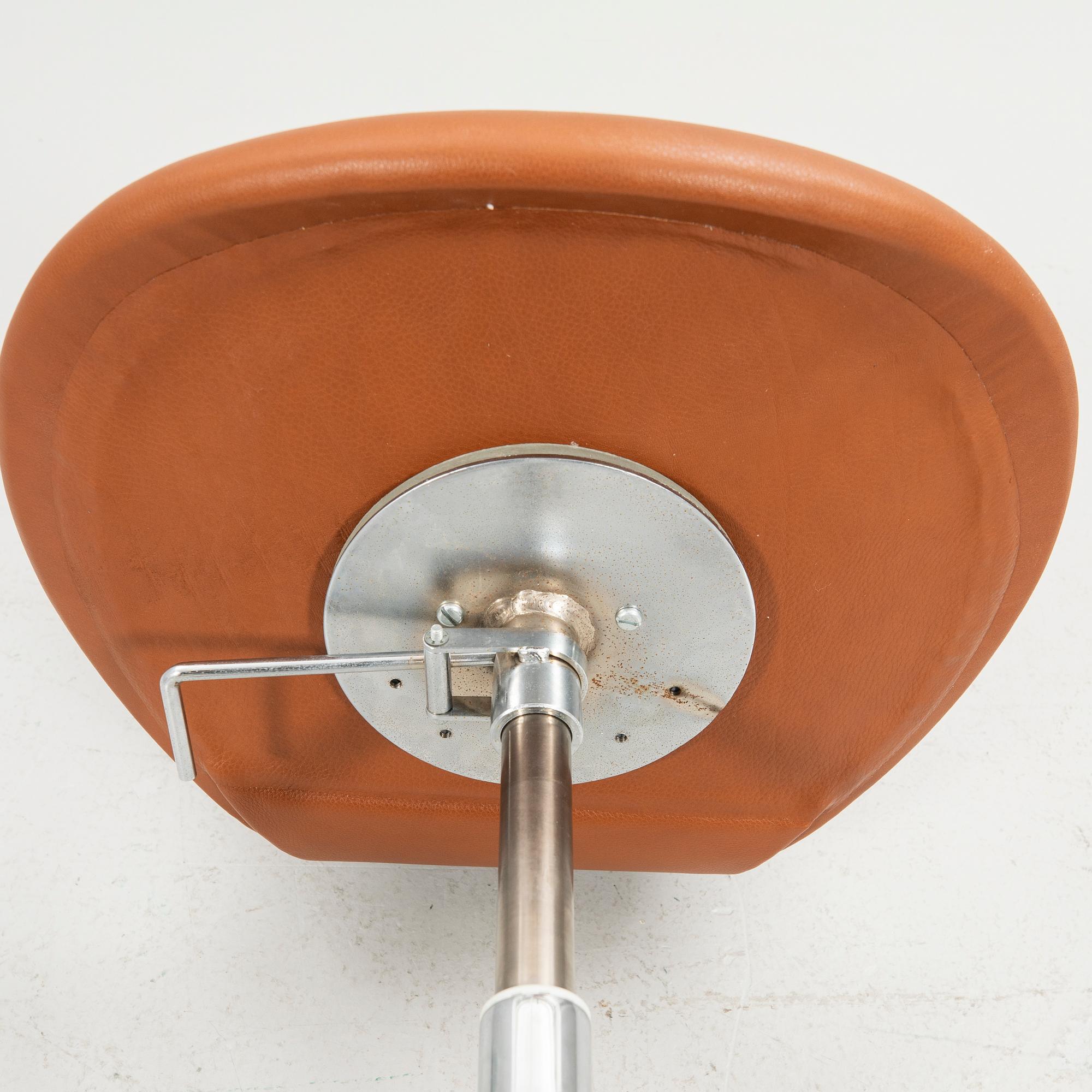 Arne Jacobsen, Office chair, model 3117, "The Seven", Fritz Hansen, Denmark.