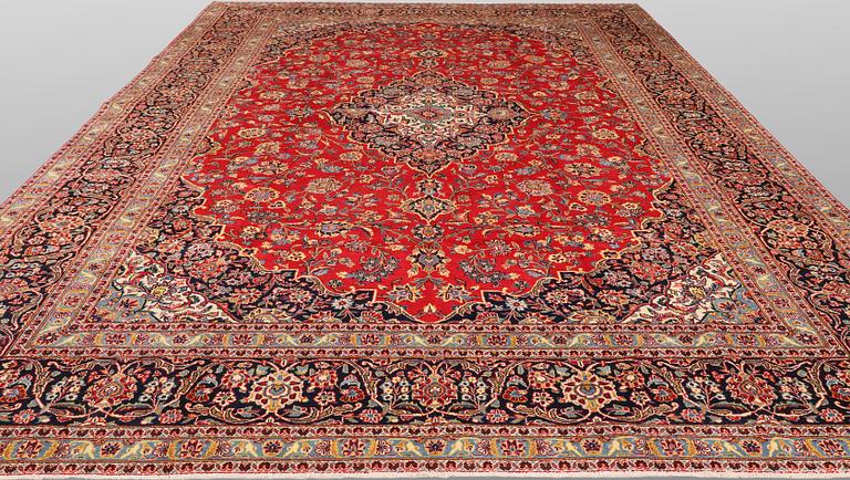 A Keshan carpet, c. 490 x 306 cm.