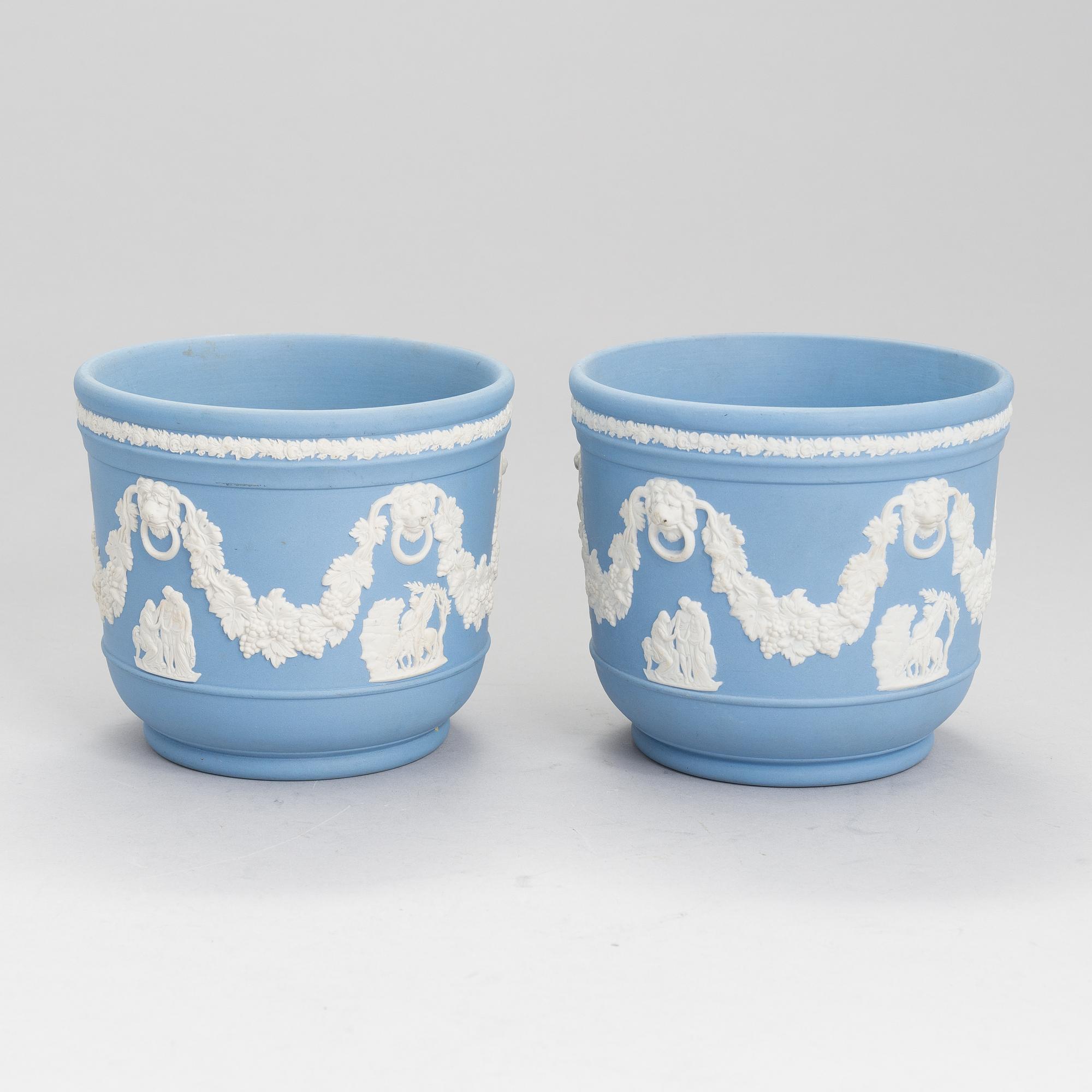 WEDGWOOD, Jasperware, 30 delar, England 1900-talets andra hälft.