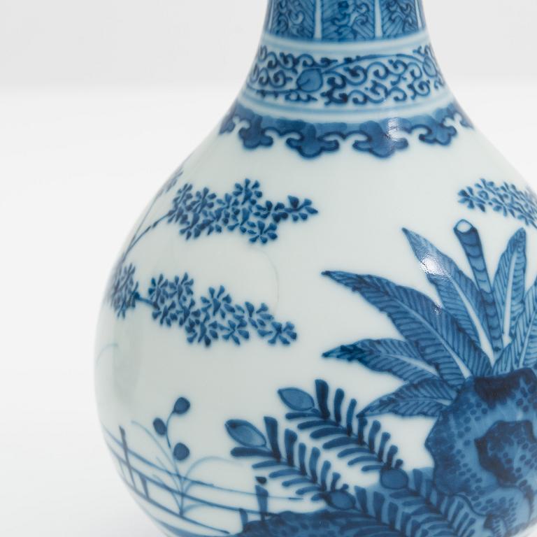 A pair of blue and white porcelain vases, China, 20th-century.