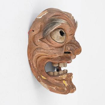 A Japanese wooden Noh mask, Edo period (1603-1868).