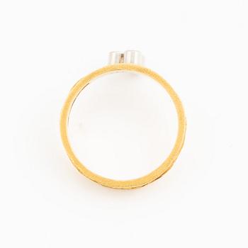 Björn Weckström, ring, 18K guld med tre runda briljantslipade diamanter, Finland 1975. För Lapponia.