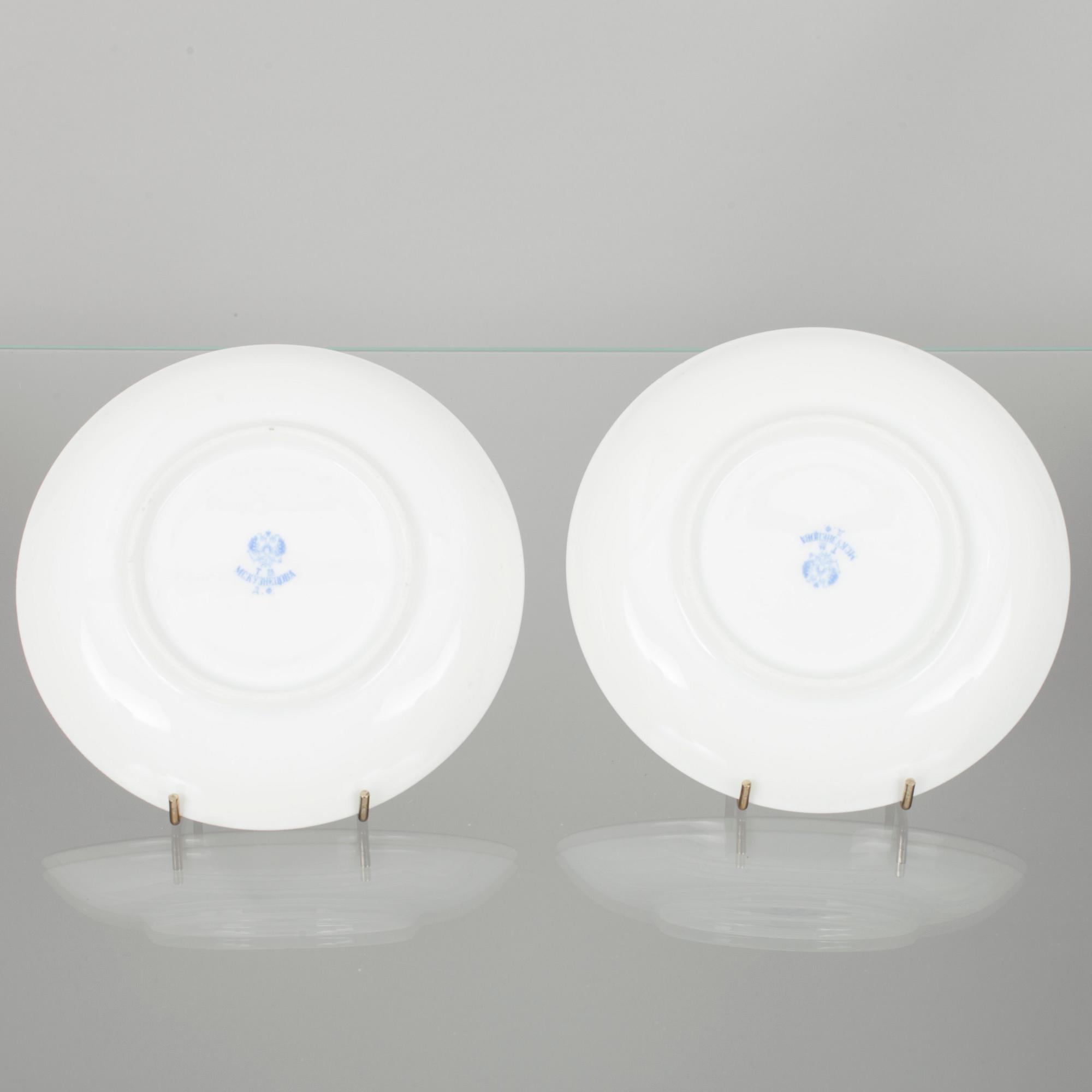 TEKOPPAR MED FAT, ett par, porslin, Kuznetsov, Ryssland 1891-1917.