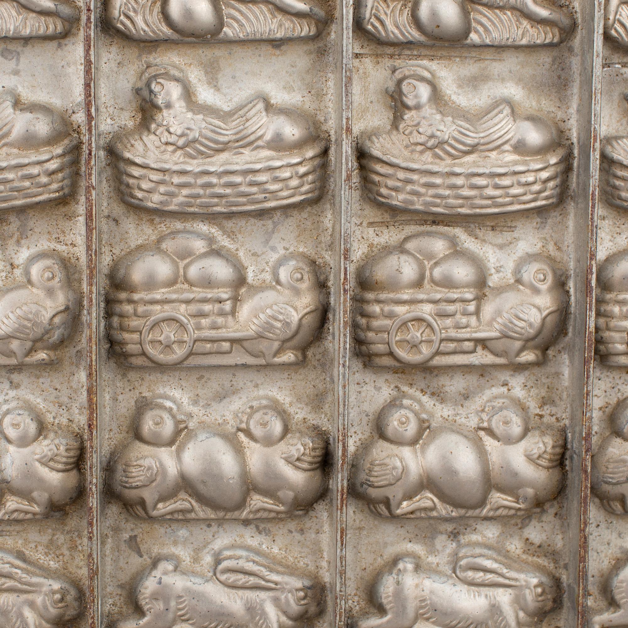 CHOKLADFORMAR, 2 stycken, 1900-talets första hälft.