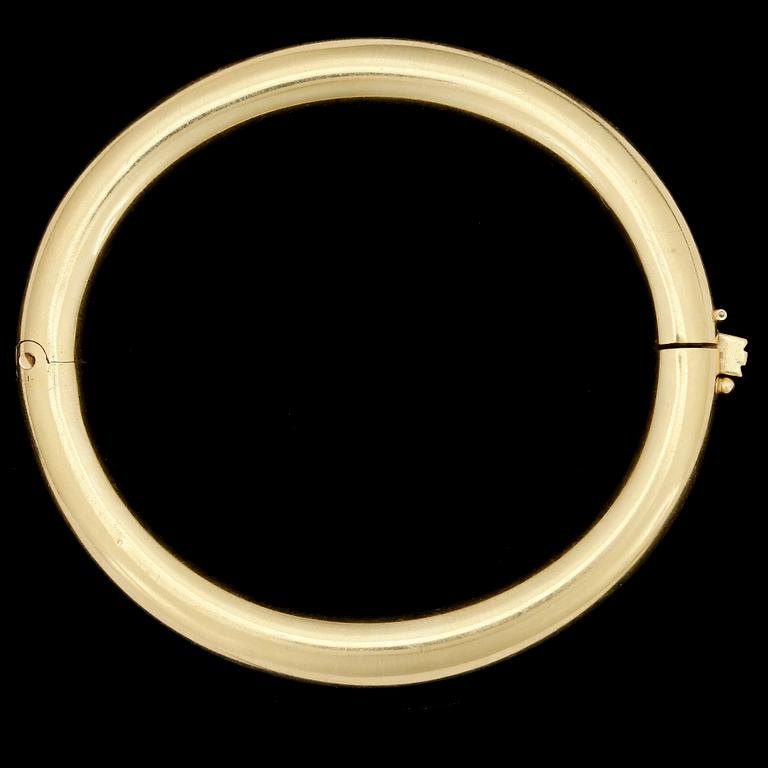 ARMRING, 18k guld. 1900-tal. Vikt ca24g.