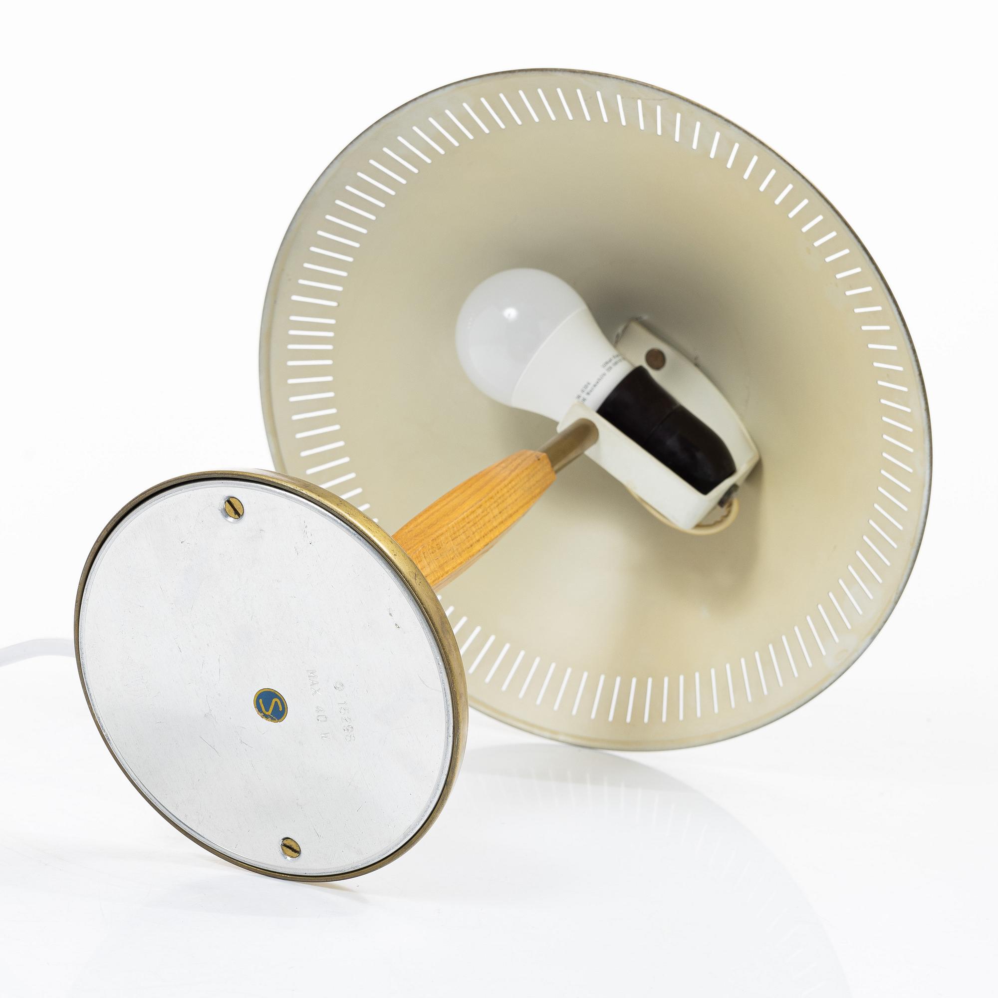 Harald Notini, a model 15296 table lamp, Arvid Böhlmarks Lampfabrik, Stockholm, 1940s.