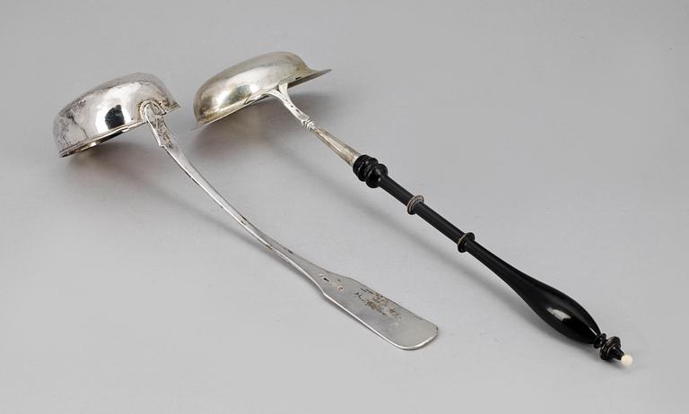 SÅSSLEV samt SOPPSLEV, silver, bla Olaus Andersson, Halmstad, 1903. Tot vikt ca 326g.