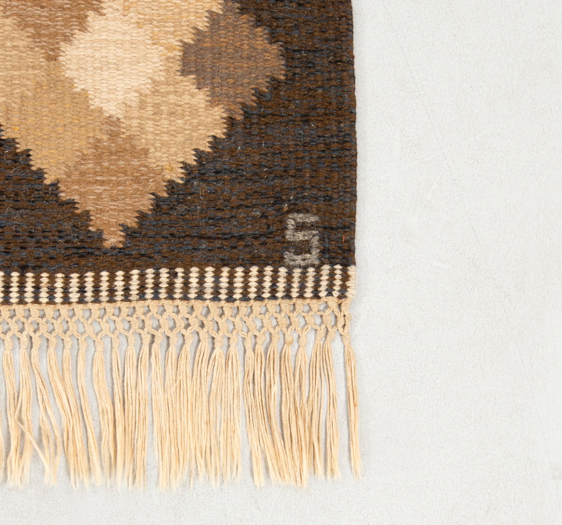 Brita Svefors, matta rölakan signerad ca 235x166 cm.