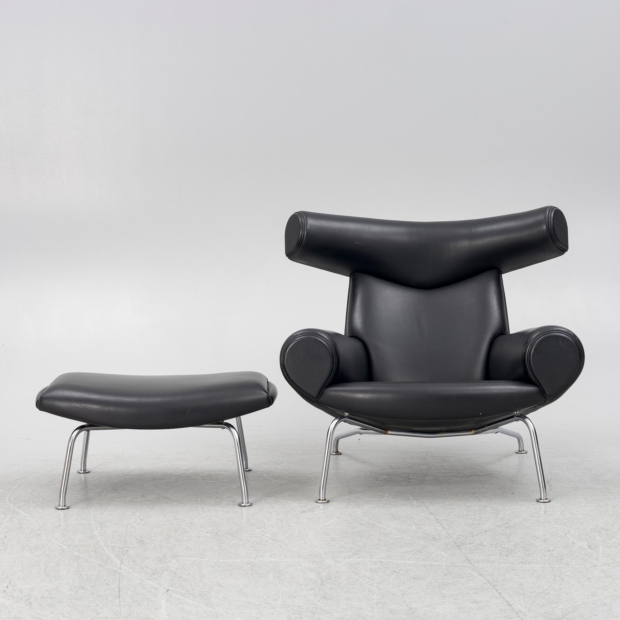 Hans J. Wegner, fåtölj med fotpall, "Ox Chair", EJ-100, Erik Jørgensen Møbelfabrik A/S, Svendborg, Danmark.