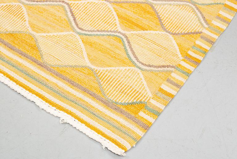 Barbro Nilsson, a carpet, "Spättan, gul", flat weave, ca 190,5-192,5 x 135-143 cm, signed AB MMF BN.