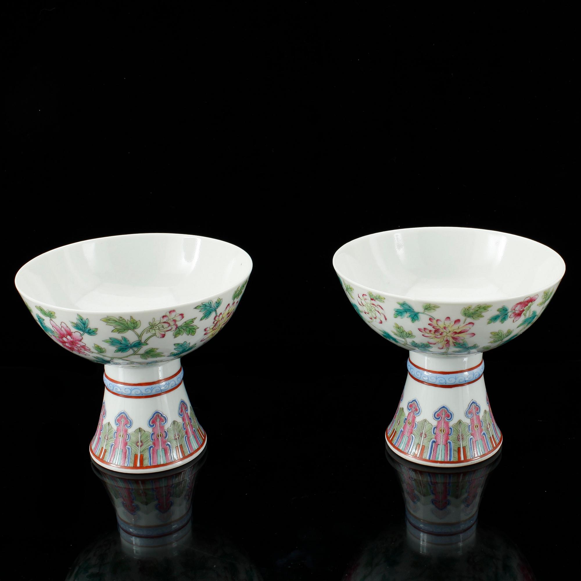 STEMCUPS, ett par, porslin 1900-tal.