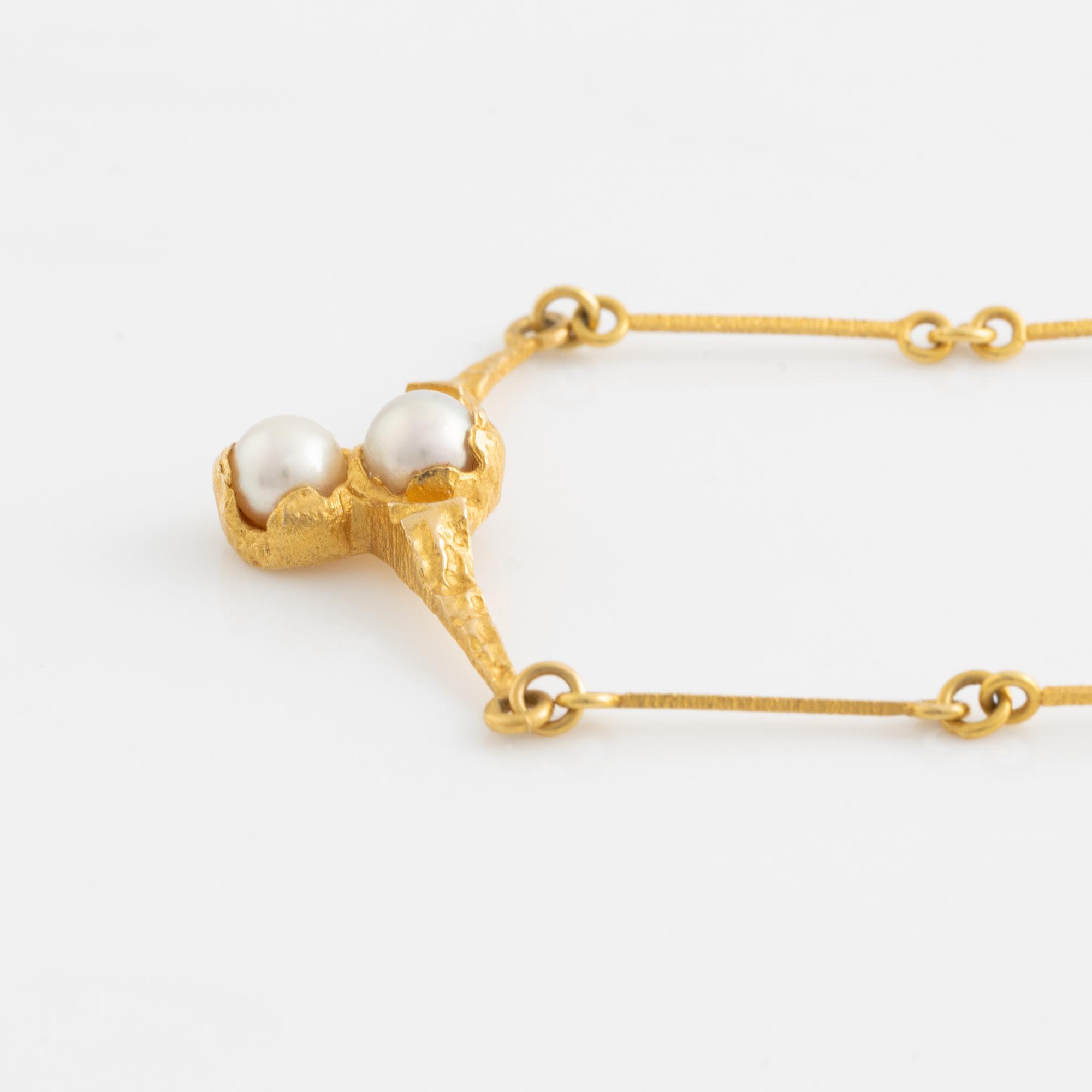 Björn Weckström, collier, "Cheek to cheek", 18K guld med en odlad pärla, Lapponia.