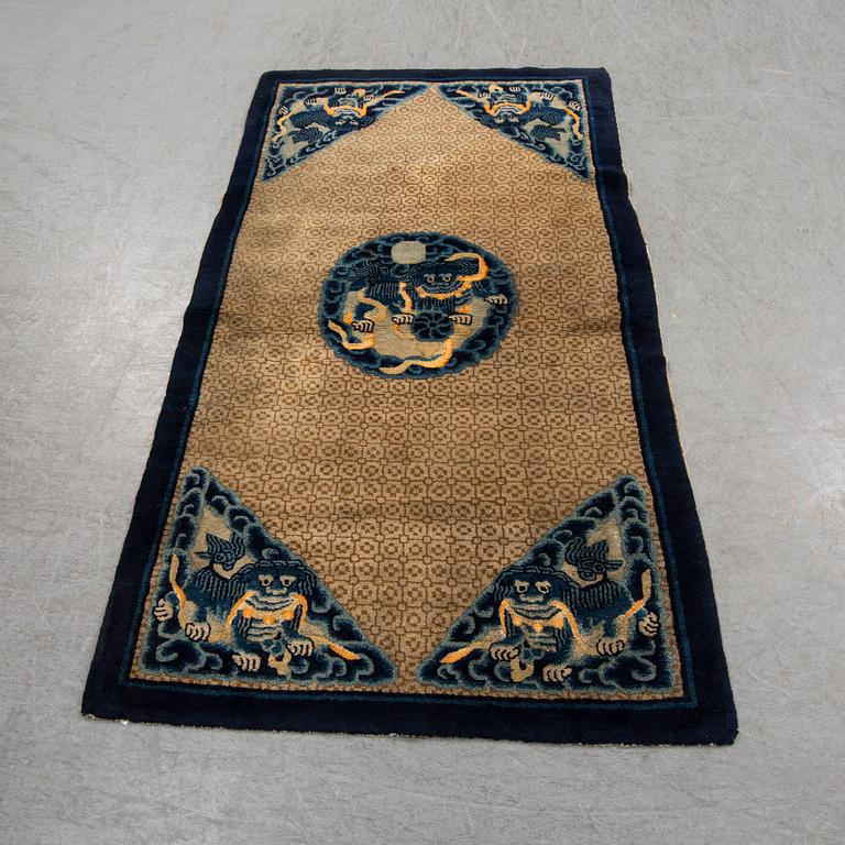 A RUG, SEMI-ANTIQUE BAOUTOU 167 X 95 CM.