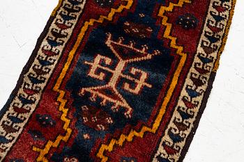 A saddlebag face, antique Maraş, Eastern Anatolia, approx. 83 x 49 cm.