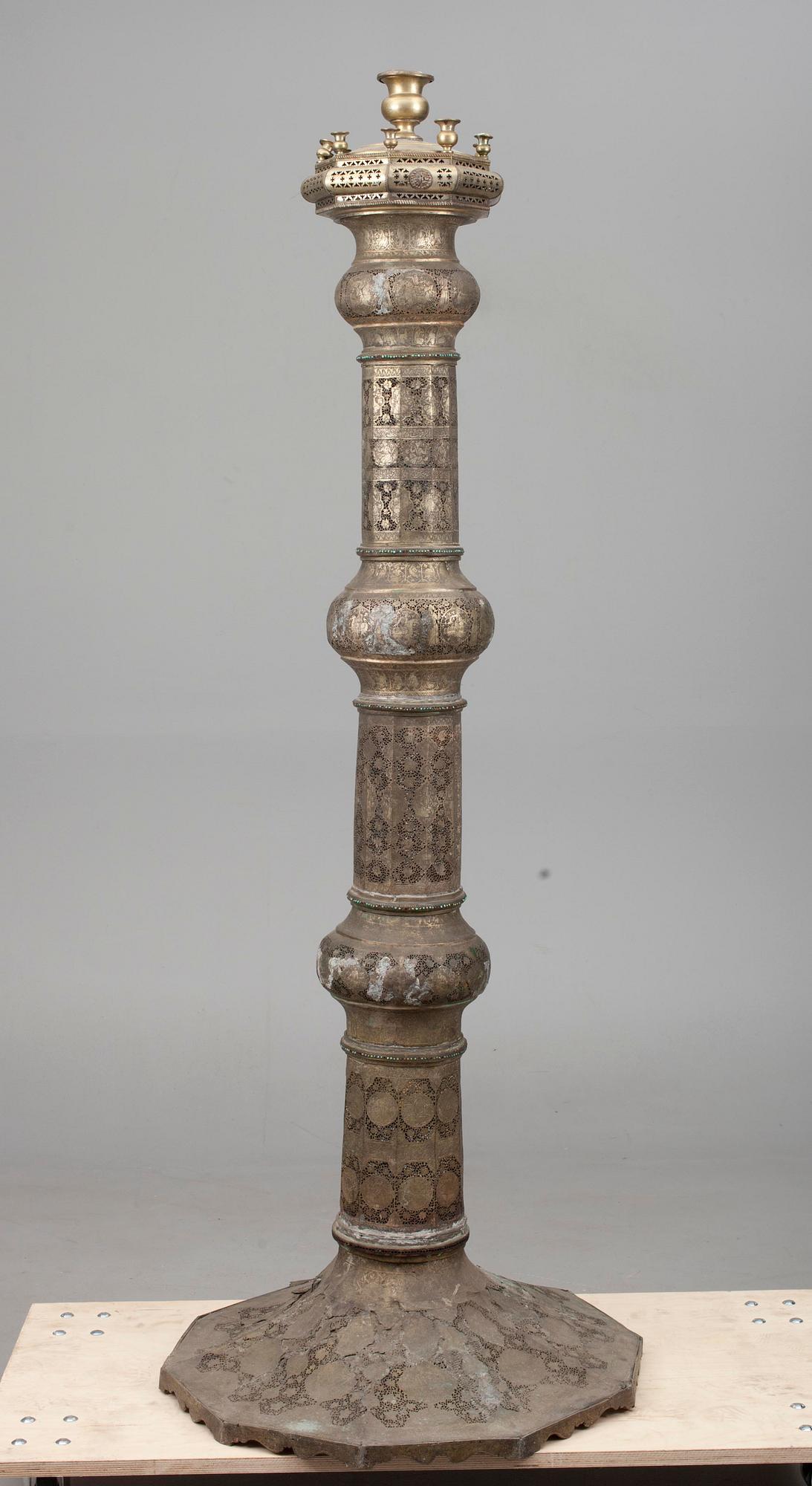 GOLVKANDELABER, mässing, Persien 1800-tal.