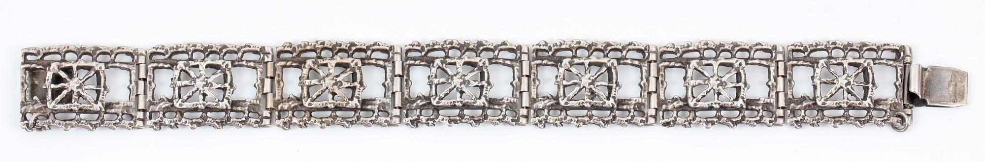 ARMBAND, silver, Pentti Sarpaneva, Finland, 1900-talets andra hälft. Vikt 30 gram.