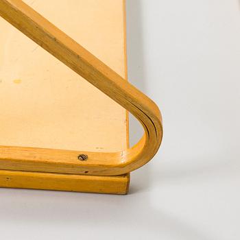 Alvar Aalto, vägghyllor, 2 st, modell 112/L för O.Y. Huonekalu- ja Rakennustyötehdas A.B 1900-talets mitt.