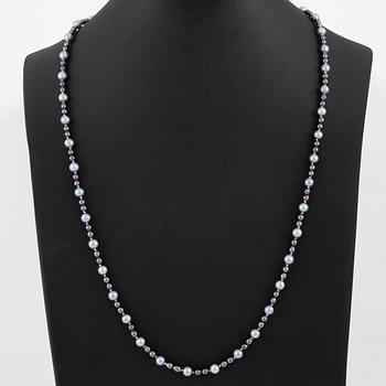 Pearl necklace, clasp in silver.