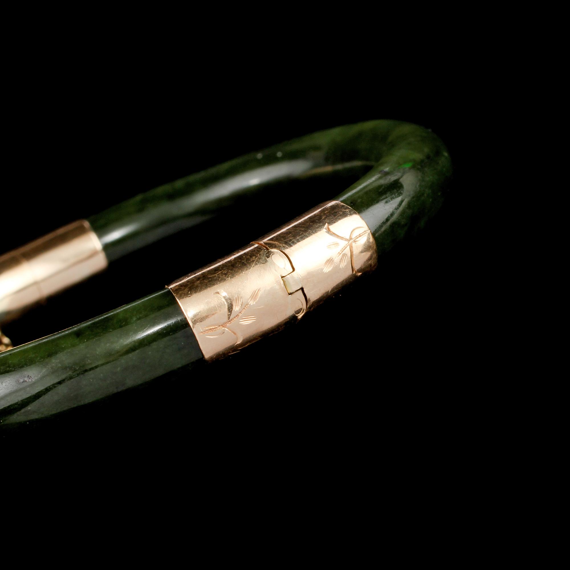 ARMRING, 14k guld och jade Vikt 44 g.