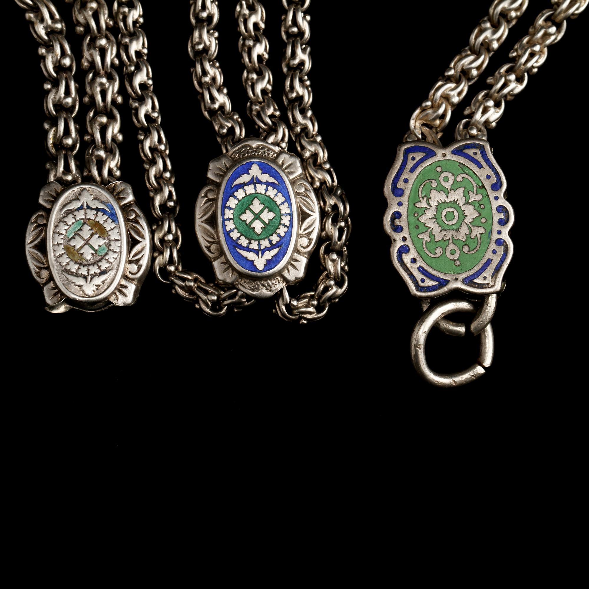 KEDJOR, 3 st, silver, troligen Ryssland, 1900-tal. Total vikt 340 g.