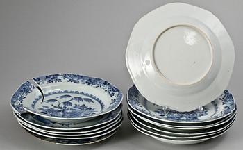 TALLRIKAR, 13 st. Porslin, Qianlong, Kina 1700-tal.