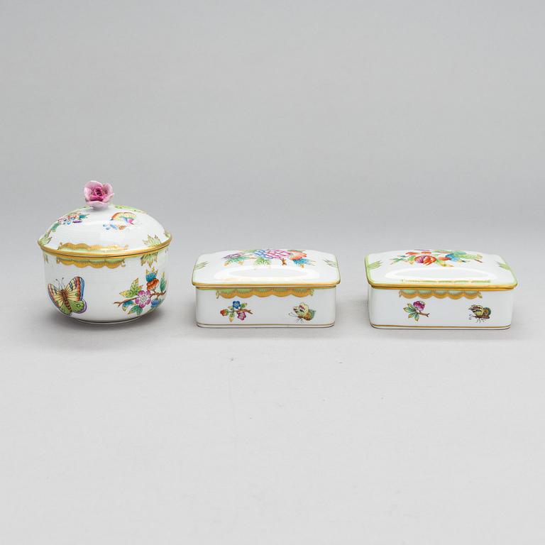 A Herend Queen Victoria VBO porcelain coffee set and two trinket boxes, totally 19 pieces, Hungary.