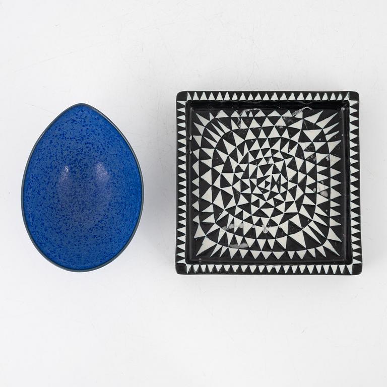 Stig Lindberg, a bowl, and 'Domino' ash tray, Gustavsberg, Sweden.