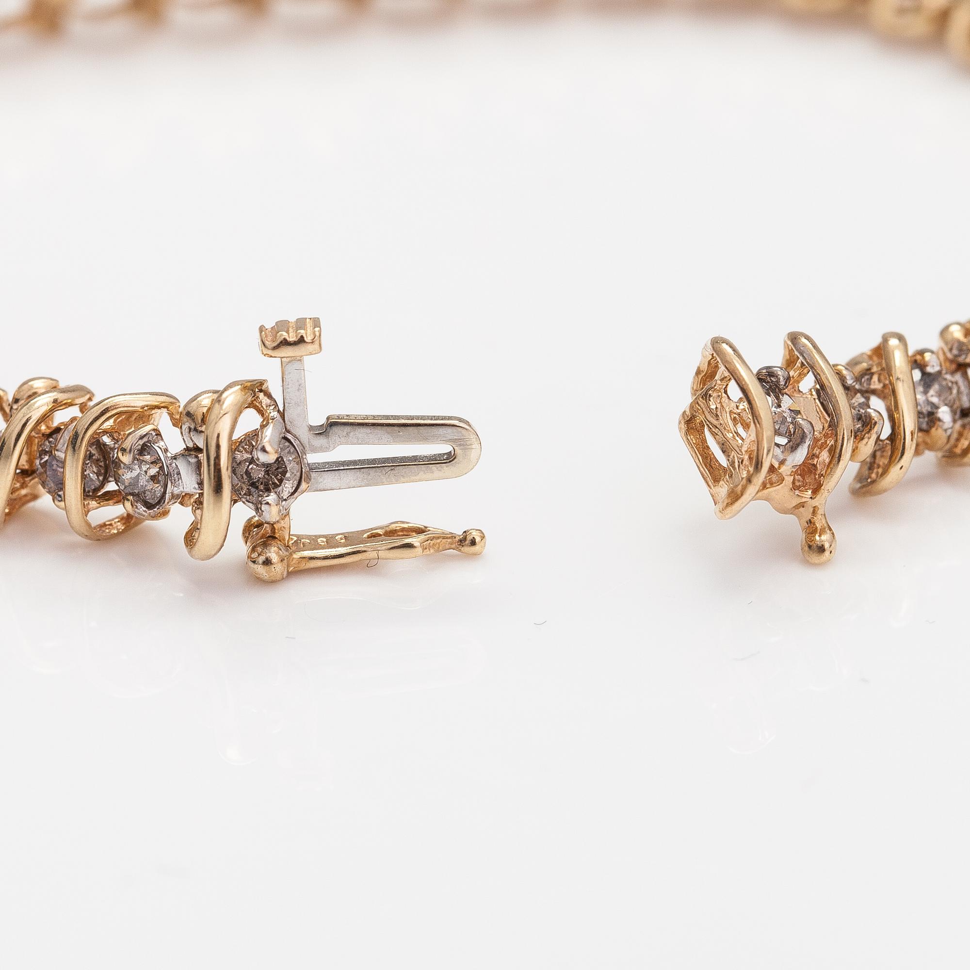 A 14K gold bracelet with light brown diamonds ca. 2.38 ct in total.