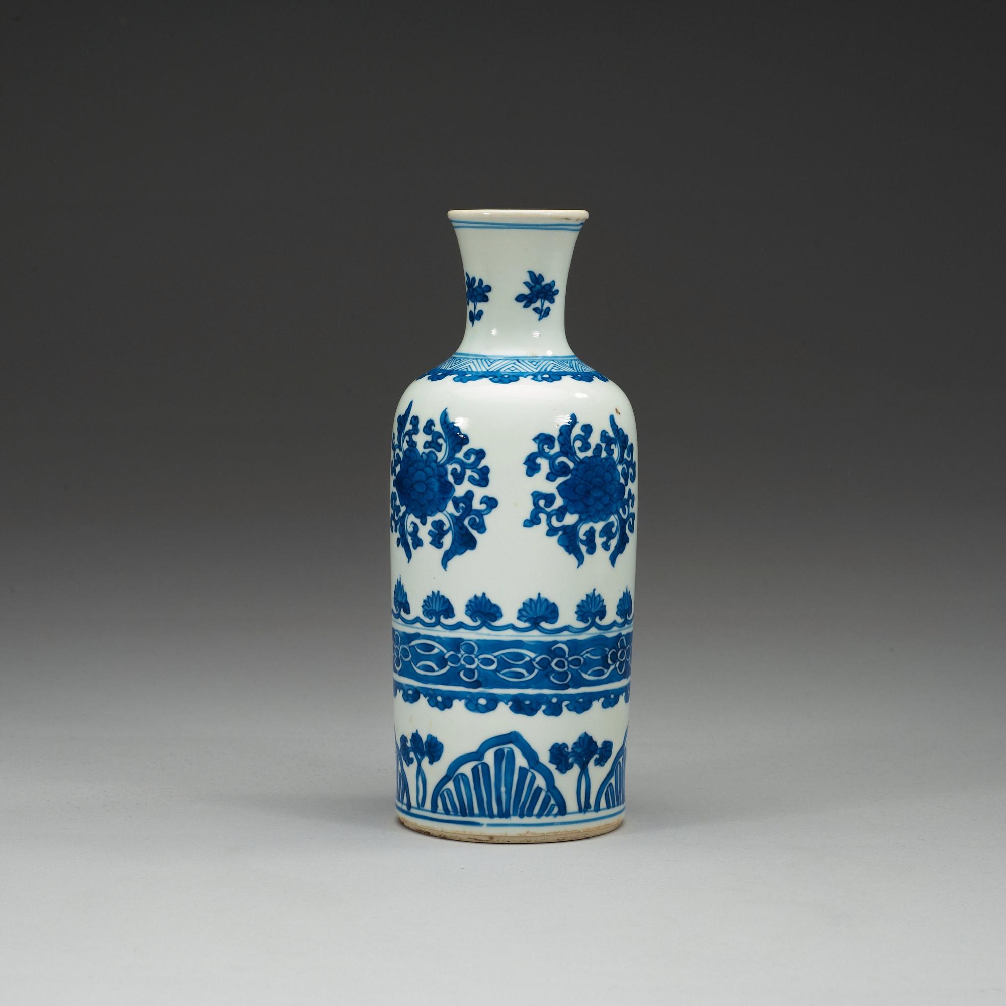 A blue and white flask, Qing dynasty, Kangxi (1662-1722).