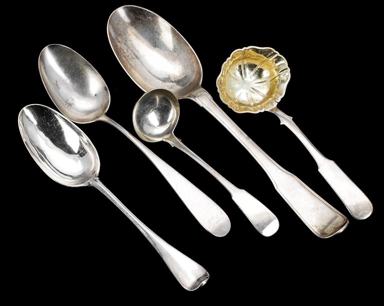 SKEDAR samt SÅSSLEV, 4 delar, silver, bla Dimitry Ilyich Tverskoi, St Petersburg, 1800-tal. Totalvikt 292 g.