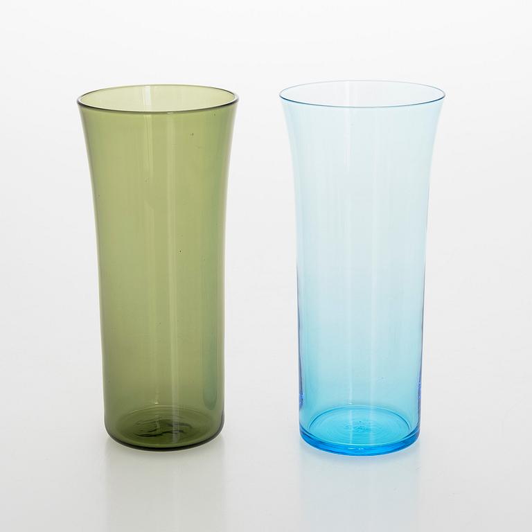 Kaj Franck, Drinking glasses, 18 pcs, 1725, "Trumpetti", and a jug, model 5605. Nuutajärvi Notsjö, Finland. 1960s.