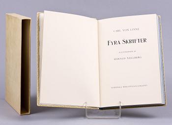 BOK, "Fyra skrifter" av Carl von Linné, redigerad av Arvid Uggla, 1939. Numr S 132/770.
