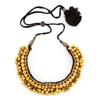 623. An Indian gold necklace, so-called Tushi, likely 20th century.