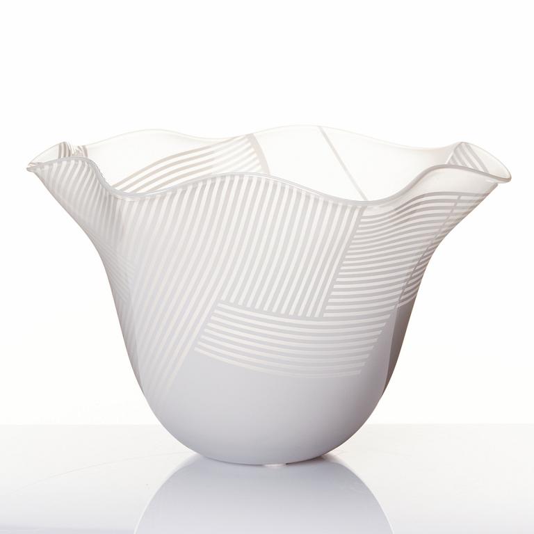 Klas-Göran Tinbäck, a unique cut flared glass bowl, executed in his own studio, Sweden 1997, executed by Wilke Adolfsson.