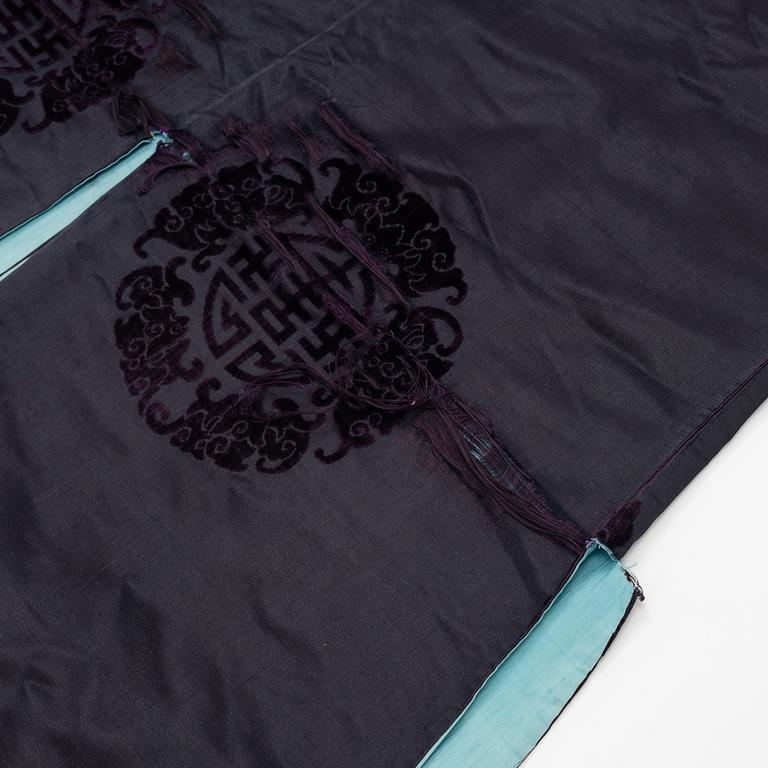 A Chinese silk and velvet robe, late Qing/early 20th century.