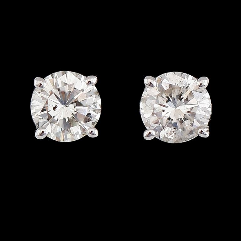 ÖRHÄNGEN, 1 par, 14K vitguld, briljantslipade diamanter tot ca 0.50 ct.