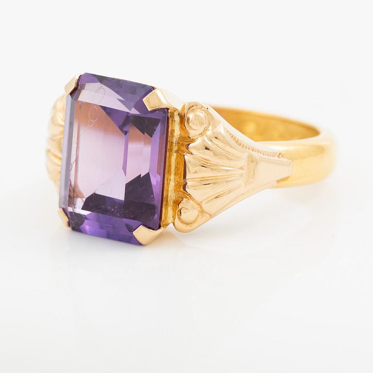 Ring 23K gold with synthetic stone.