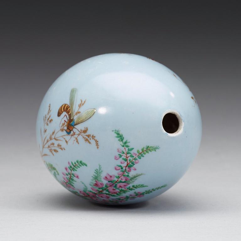A Russian porcelain egg, Imperial Porcelain manufactory, St Petersburg, ca 1890.