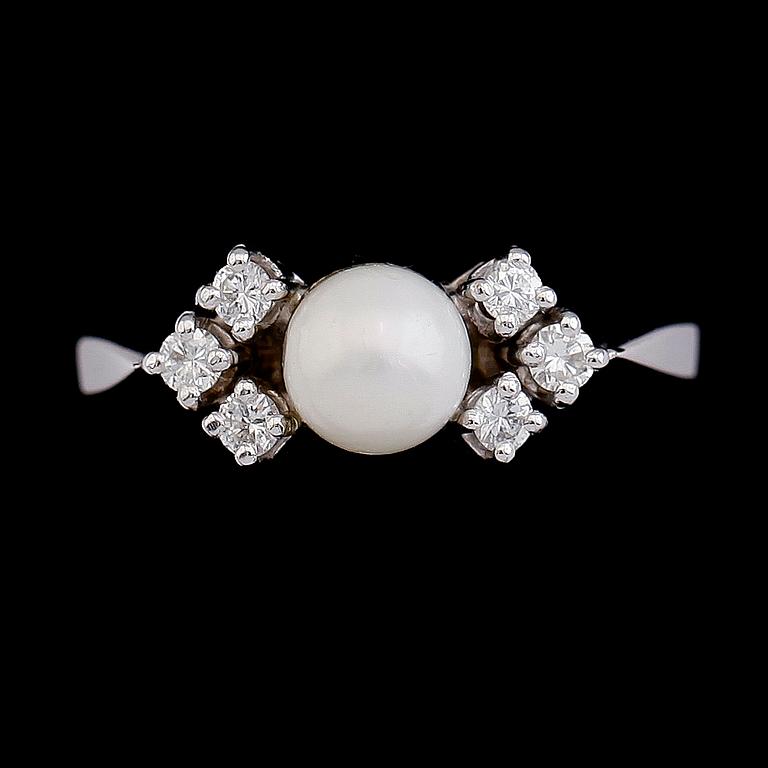 RING, 18 k vitguld, pärla och briljantslipad diamanter tot ca 0.18 ct. Vikt ca 3,8 g.