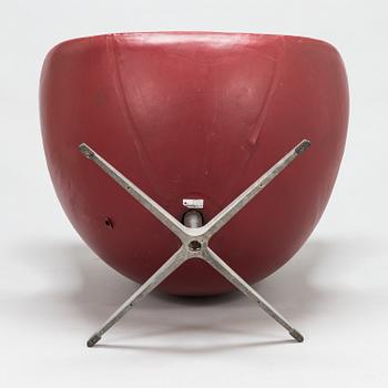 Arne Jacobsen, nojatuoli "Ägget/ The Egg Chair", Arne Jacobsen, Fritz Hansen, Tanska 2003l.