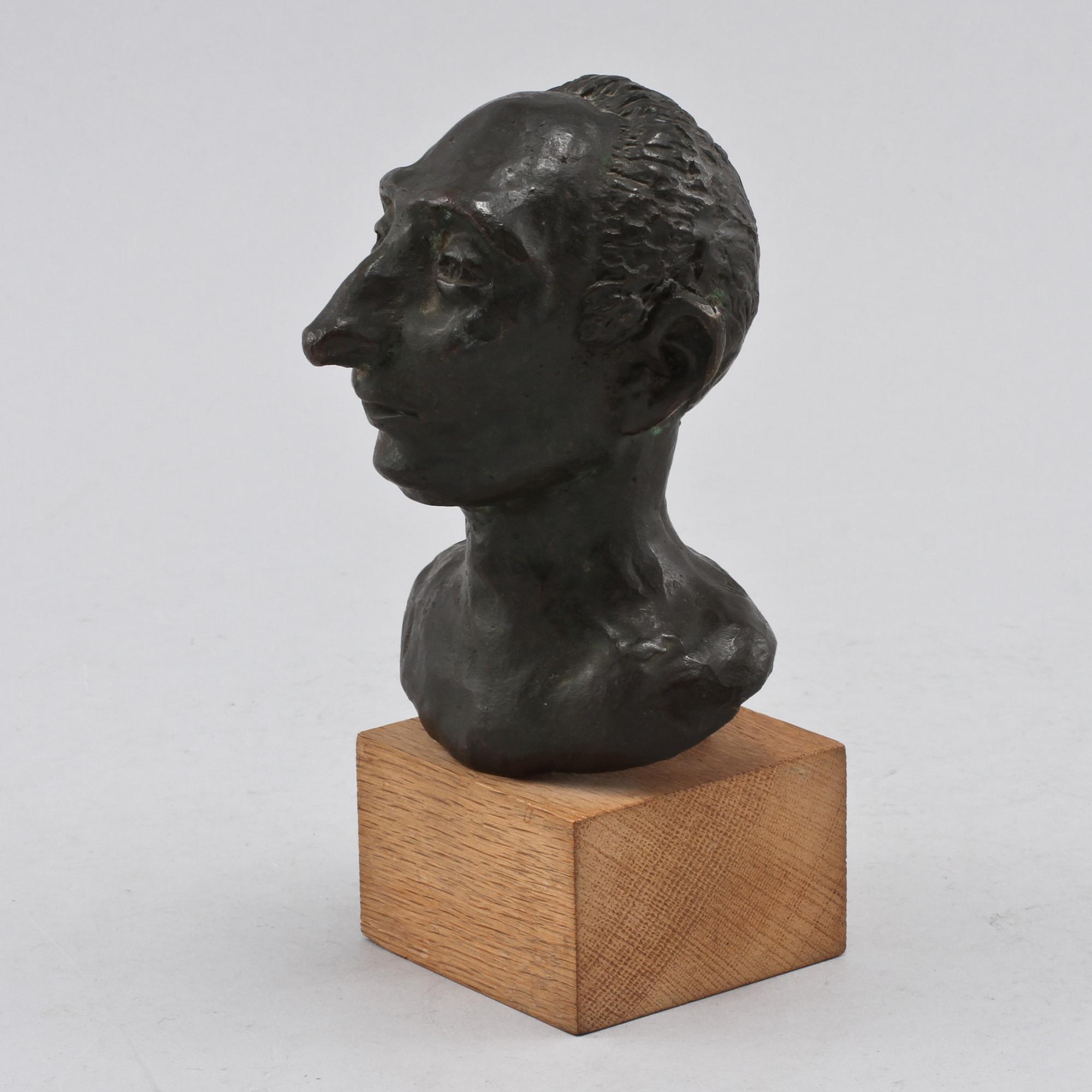 SKULPTUR, mörkpatinerad brons, signerad Holm, 1900-tal.