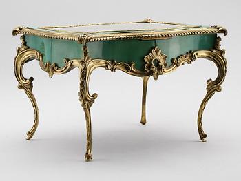 MINIATYRMONTERBORD, rokokostil, 1900-talets andra hälft.