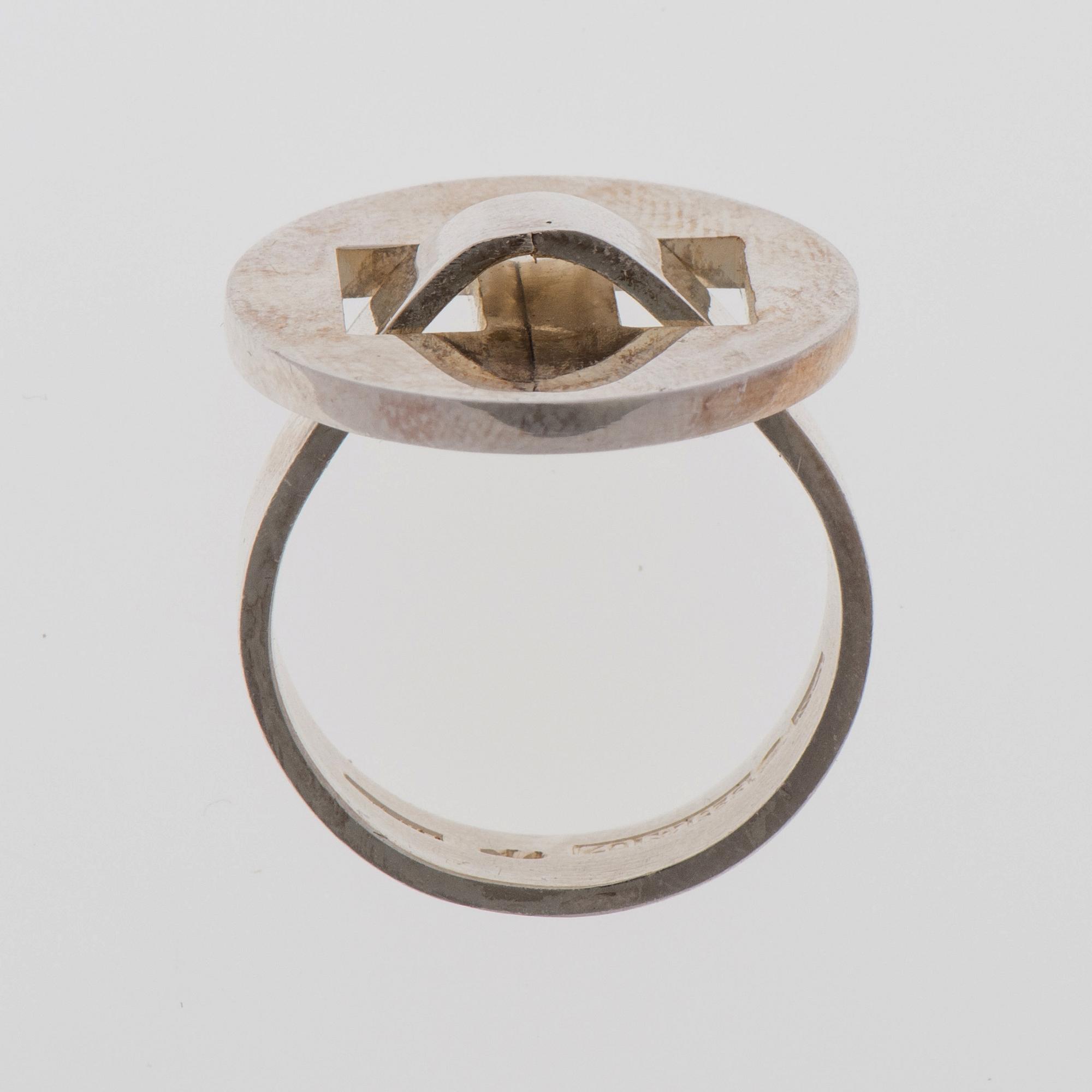 RING, silver. Pekka Piekäinen, Auran Kultaseppä, Åbo 1973.