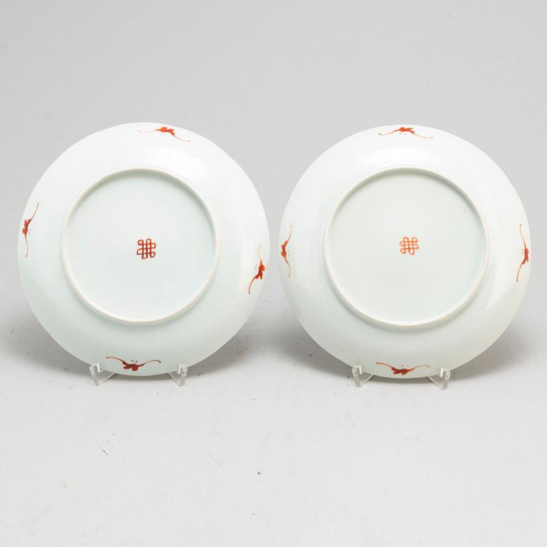 A pair of famille rose plates, late Qing dynasty.