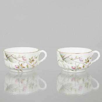 KAFFEKOPPAR med fat, 6 st samt ASSIETTER, 6 st, porslin, Kuznetsov fabriken i Riga 1890-1910.