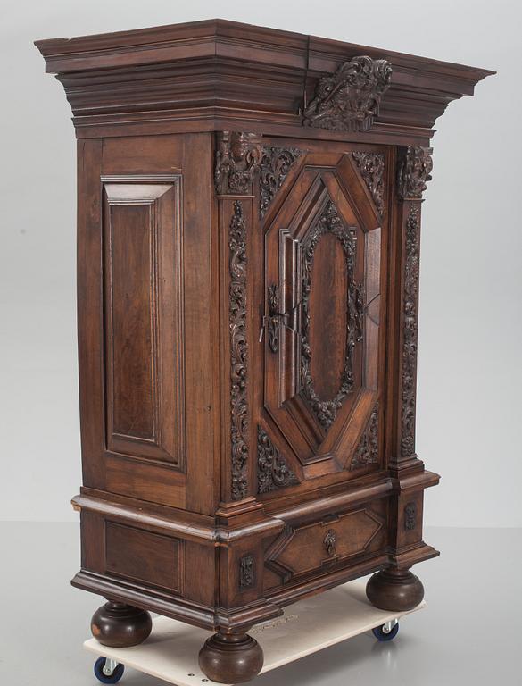 SKÅP, barock. 1700-tal.