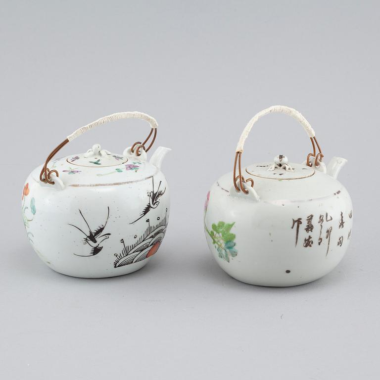 Two Chinese porcelain tea pots, around the year 1900.