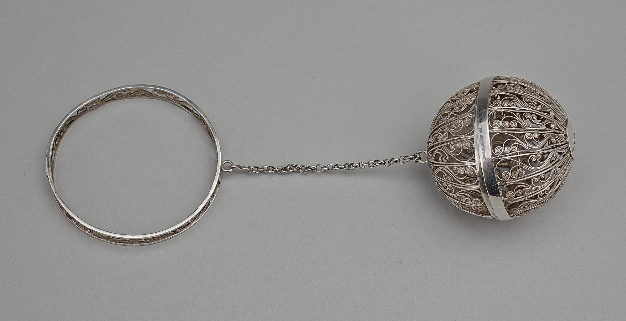NYSTHÅLLARE, silver, Gustav Fredrik Richter, Stockholm, 1833. Vikt 77 g.